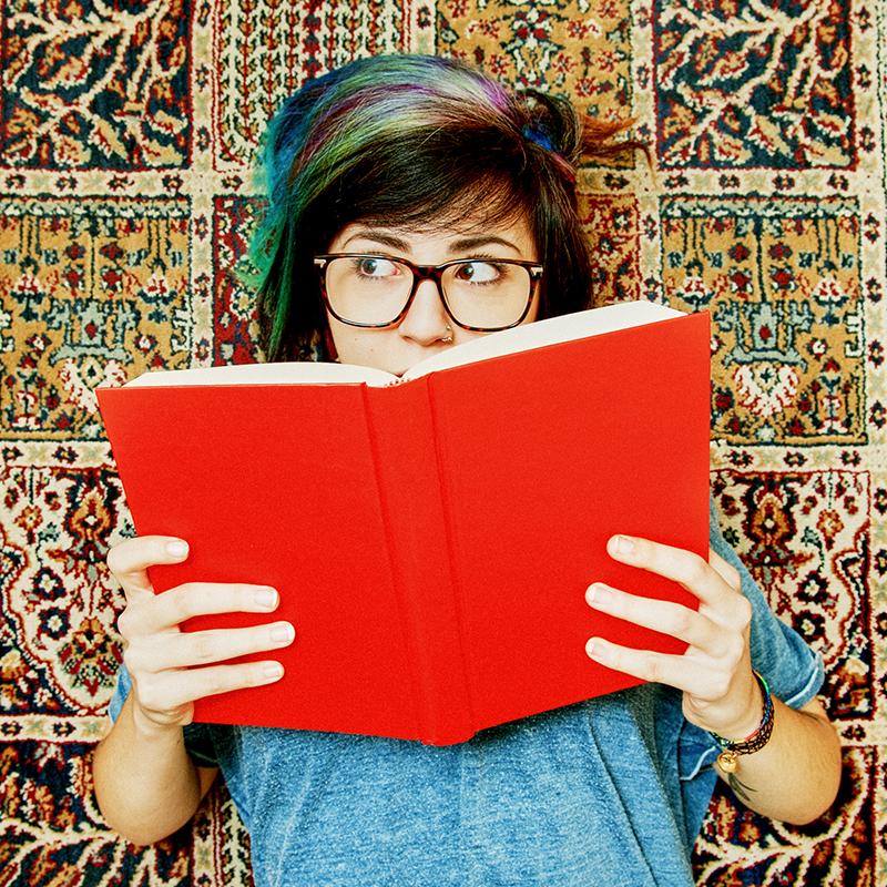 06 800x800 strillo box focus Young woman lying