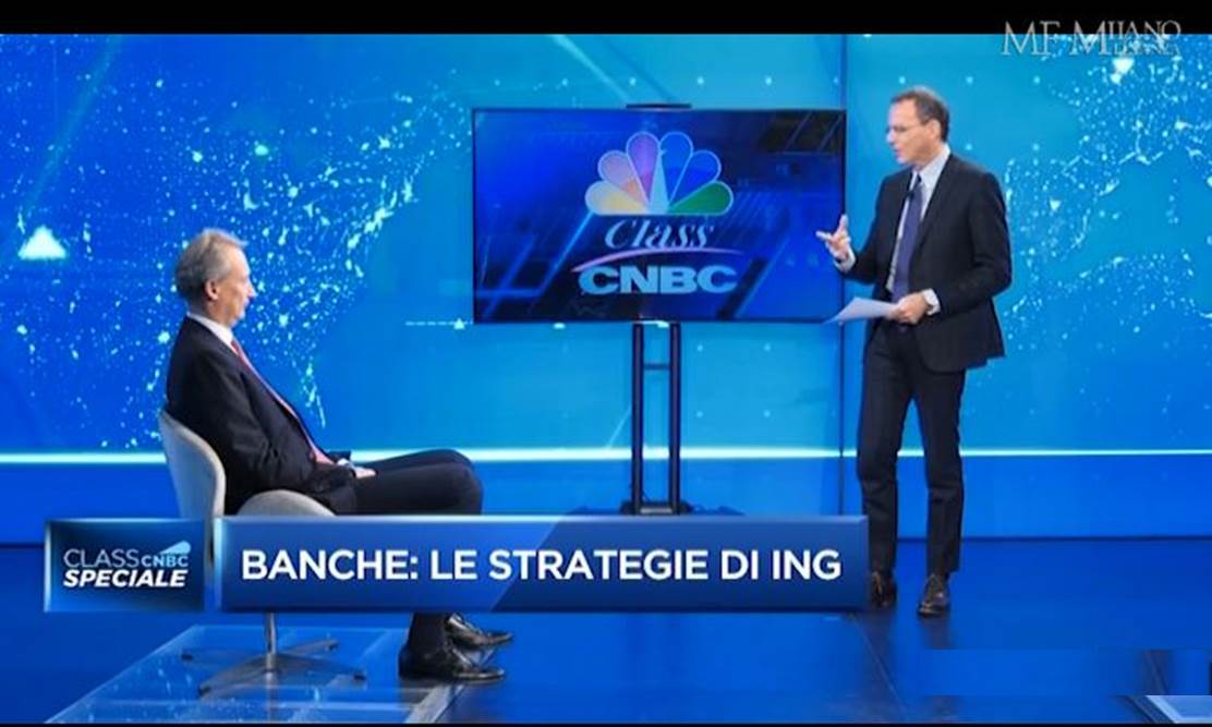 Two people talk each other about the sratregy of ING bank